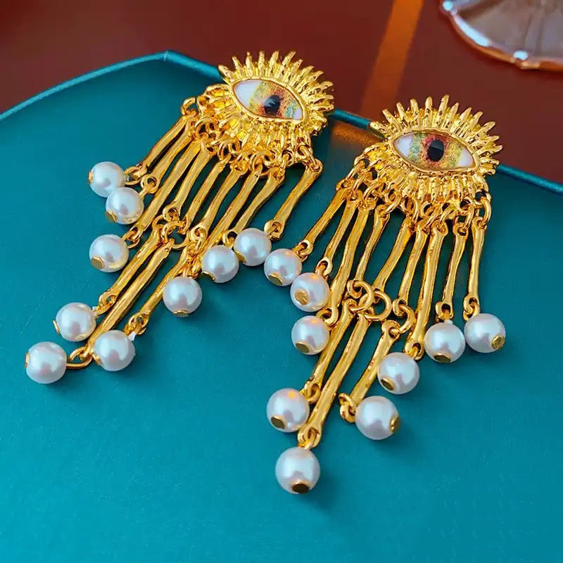 Golden eye Pearl earrings